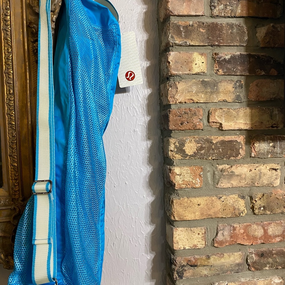 Excellent condition yoga bag! Lululemon